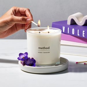 premium soy candle – violet + lavender. 14 oz